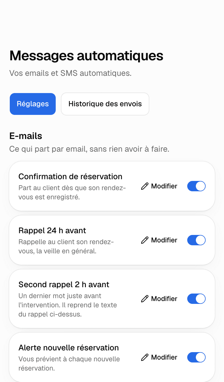 Écran Messages automatiques : confirmation de réservation, rappel 24 h avant, second rappel 2 h avant et alerte de nouvelle réservation, tous activés.